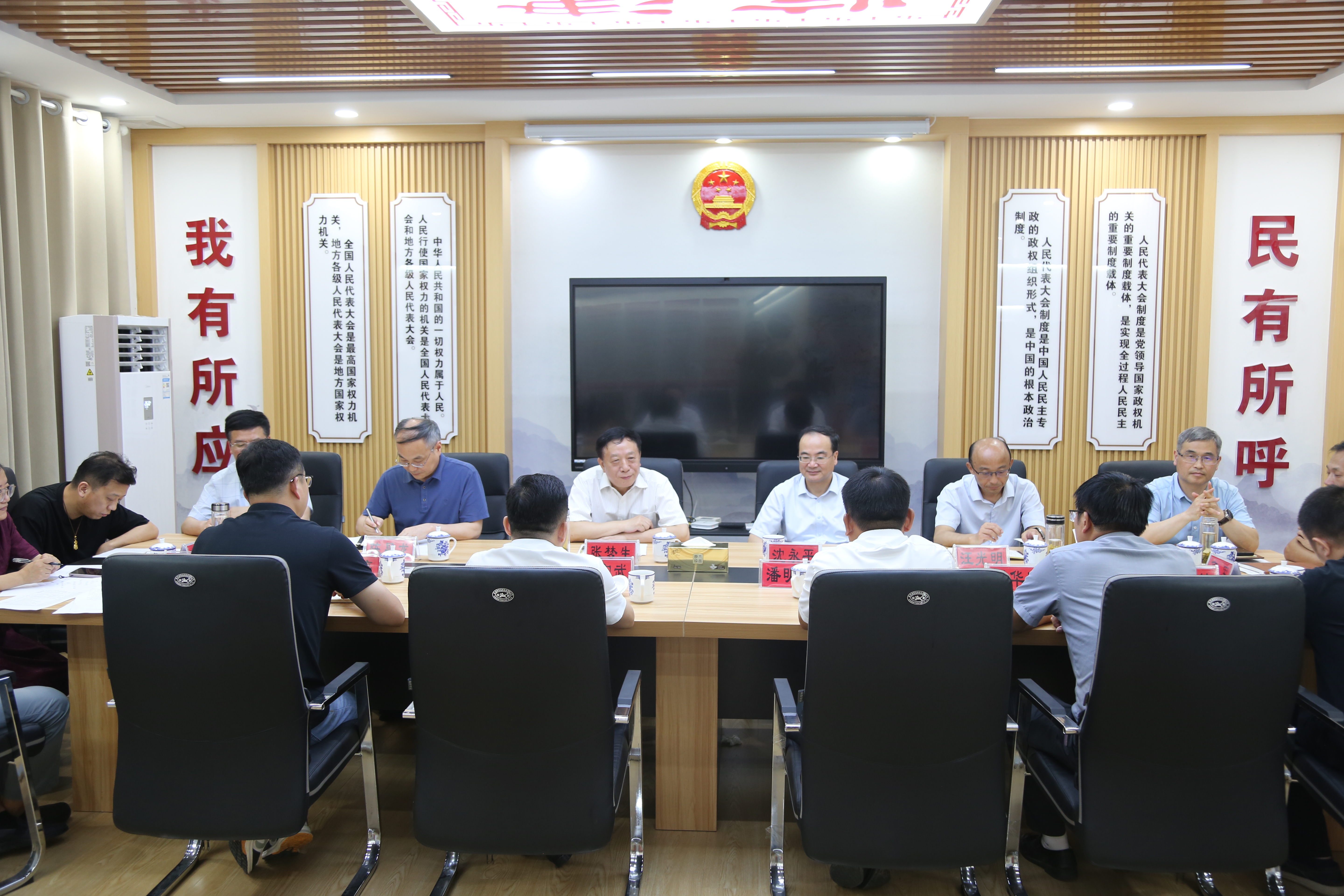 做黨委滿意政府歡迎人民認可的人大代表    張夢生參加代表小組活動